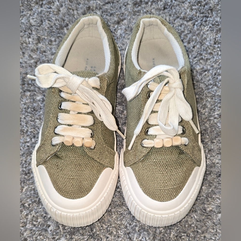 Crazy Horse Liz Claiborne Canvas Sneakers Womens 6.5 Olive Low Lace Up Casual - Picture 9 of 9